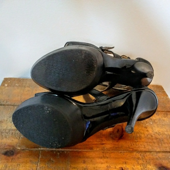 Michael Kors Strappy High Heeled Leather Sandals - Picture 7 of 8